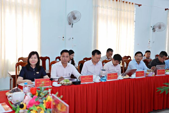 Lãnh đạo sở, ngành, đơn vị là thành viên Tổ phụ trách địa bàn số 12 tham dự buổi làm việc