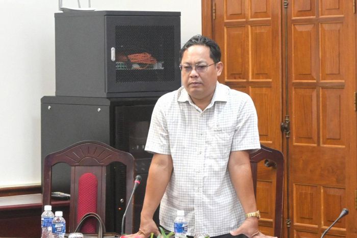 Ông Võ Thành Huy - Phó Giám đốc Sở Văn hóa, Thể thao và Du lịch tỉnh Lâm Đồng báo cáo tại cuộc họp.