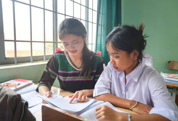 Mỗi cuốn SGK đến tay học sinh không chỉ góp phần truyền tải tri thức mà còn mở ra cơ hội học tập bình đẳng cho các em, nhất là ở vùng khó khăn.