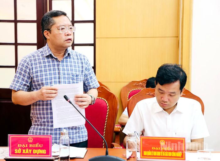 Lãnh đạo Sở Xây dựng phát biểu tại hội nghị.
