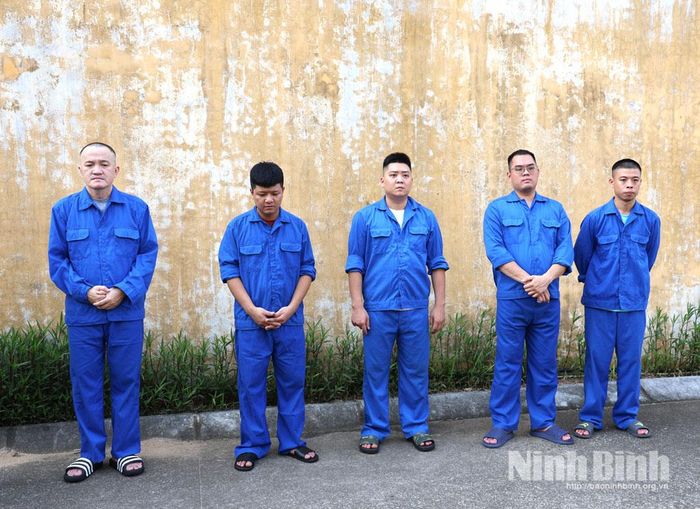 Các đối tượng trong đường dây cá độ bóng đá hơn 710 tỷ đồng trên không gian mạng.