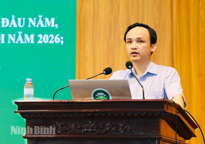 Đồng chí Cao Trường Sơn, Tỉnh ủy viên, Bí thư Đảng ủy, Chủ tịch HĐND phường phát biểu tại hội nghị.