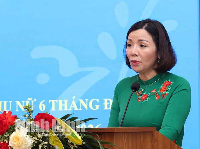 Đồng chí Đào Thị Hòa, Tỉnh ủy viên, Chủ tịch Hội LHPN tỉnh phát biểu kết luận hội nghị.
