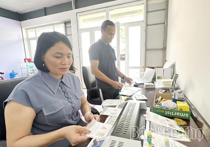 Thành viên các tiểu ban chuyên môn gấp rút hoàn thiện thẻ thi đấu cho các vận động viên.