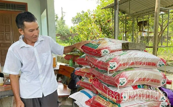 Trung tâm Khuyến nông tỉnh đã hỗ trợ người dân trồng cây sơn giống mới, cho năng suất cao và một phần phân bón để chăm cây sơn trên đồi vùng Thọ Văn.