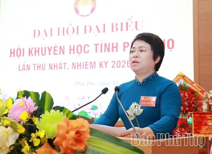 Đồng chí Nguyễn Thị Oanh - Chủ tịch Hội Khuyến học tỉnh Phú Thọ phát biểu khai mạc Đại hội.
