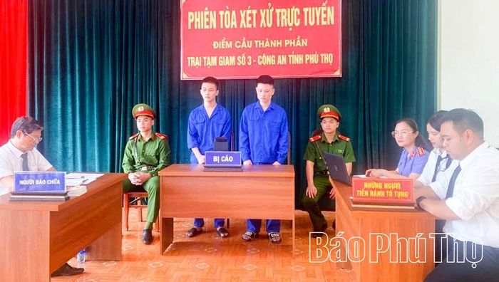 Với hành vi mua bán, tàng trữ trái phép gần 1kg ma túy, Hoàng Văn Đoàn (trái) phải nhận bản án 20 năm tù; Nguyễn Duy Minh bị xử phạt 3 năm tù.