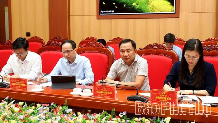 Lãnh đạo các sở, ngành dự hội nghị.