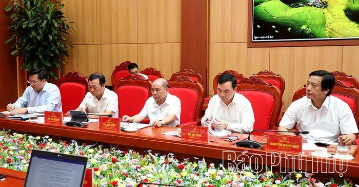 Các đồng chí Thường trực Tỉnh ủy dự hội nghị.