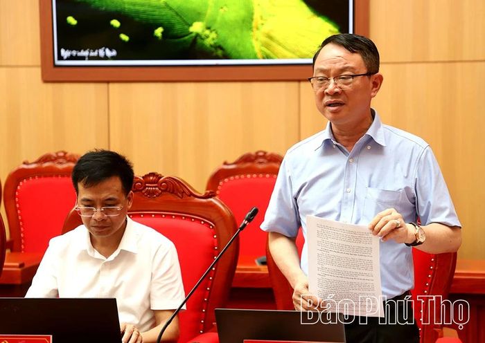Thành viên Đoàn giám sát phát biểu ý kiến.