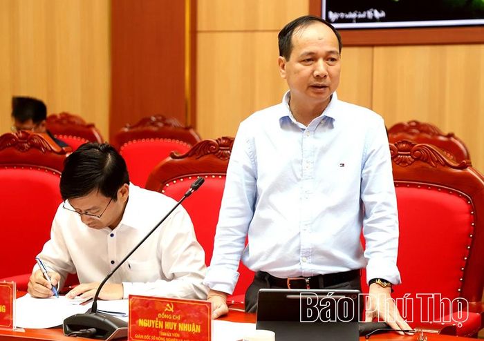 Đại diện lãnh đạo các sở, ngành báo cáo làm rõ nguyên nhân khách quan, chủ quan của từng nhóm dự án đặc thù và giải pháp, lộ trình xử lý cụ thể.