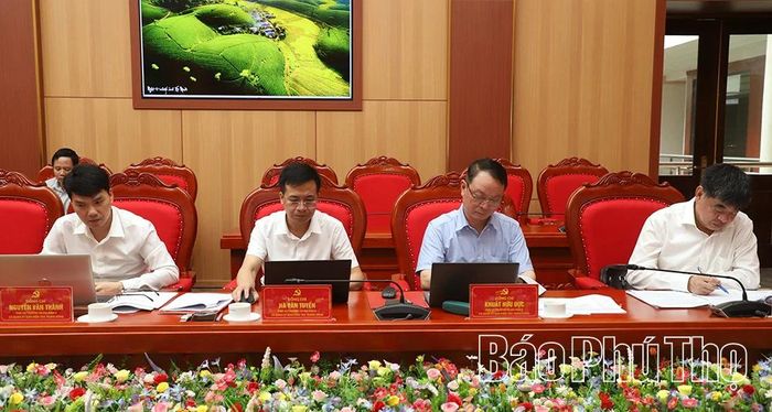 Các đồng chí thành viên Đoàn giám sát dự hội nghị.