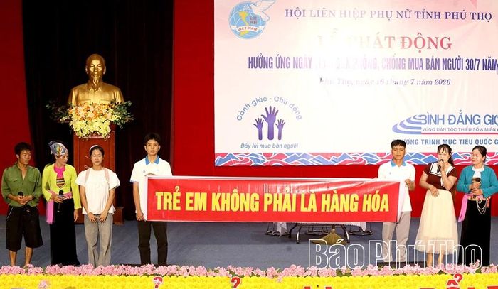 Tiểu phẩm “Bảo vệ những mầm xanh” của Tổ truyền thông cộng đồng xã Thượng Cốc tại lễ phát động.