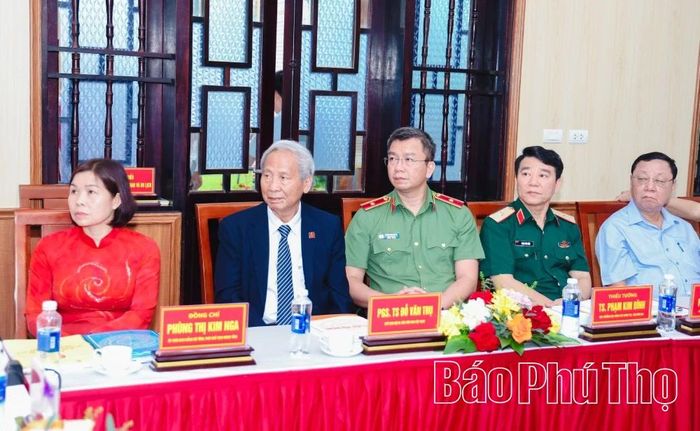 Đồng chí Phó Chủ tịch UBND tỉnh Phùng Thị Kim Nga và các đại biểu Trung ương tham dự hội thảo.