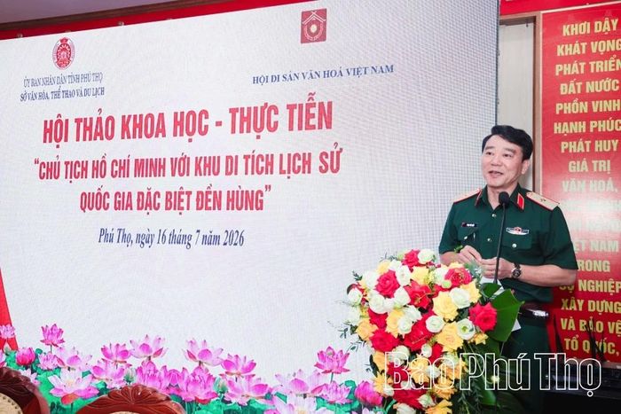 Thiếu tướng Phạm Văn Hiếu - Chính ủy Bộ Tư lệnh Bảo vệ Lăng Chủ tịch Hồ Chí Minh tham luận về "Phát huy giá trị di sản Hồ Chí Minh trong giáo dục truyền thống yêu nước và bồi đắp lý tưởng cách mạng cho thế hệ trẻ hôm nay".