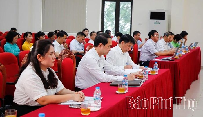 Các đại biểu dự hội nghị.