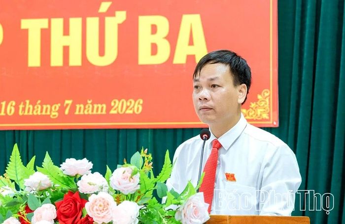 Đồng chí Nguyễn Đức Nhất - Bí thư Đảng ủy, Chủ tịch HĐND xã Vĩnh Chân phát biểu bế mạc kỳ họp.
