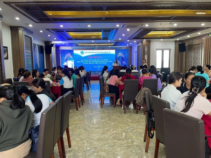 Hội Liên hiệp Phụ nữ tỉnh tập huấn kỹ năng tuyên truyền, vận động trên không gian mạng cho báo cáo viên, tuyên truyền viên cấp cơ sở - Ảnh: N.Q