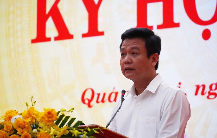 Đồng chí Trần Quốc Tuấn, Giám đốc Sở Nông nghiệp và Môi trường trả lời chất vấn - Ảnh: X.P