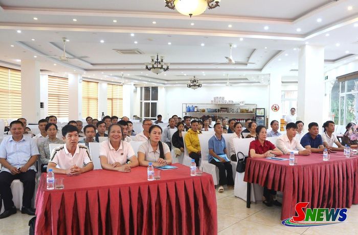 Các đại biểu dự hội nghị.