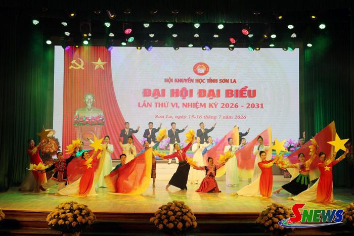 Tiết mục văn nghệ chào mừng Đại hội.