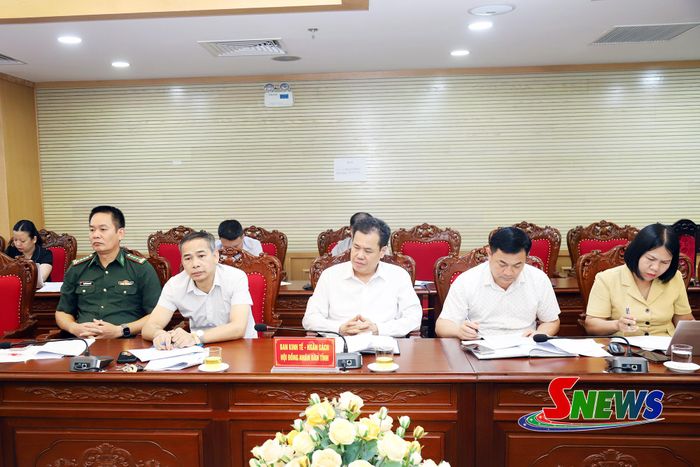 Các đại biểu dự hội nghị.