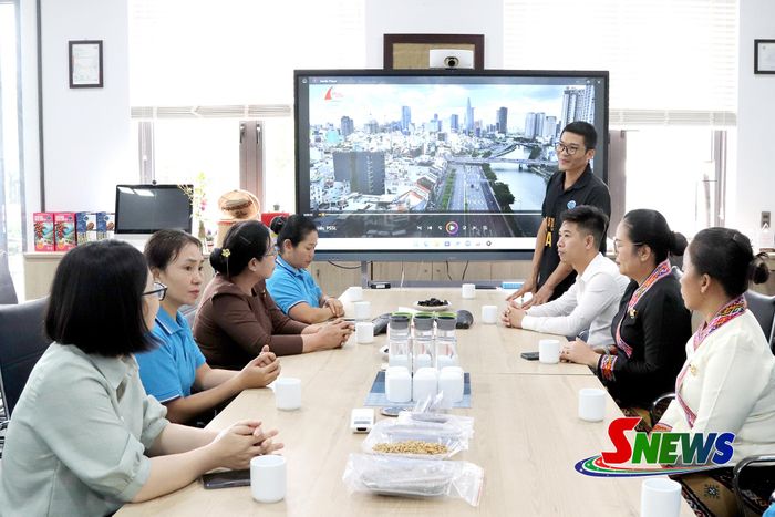 Đoàn công tác thăm quan Công ty cổ phần Phúc Sinh Sơn La.