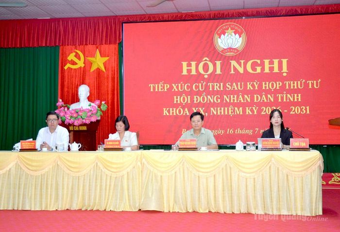 Tổ đại biểu số 5 HĐND tỉnh tiếp xúc cử tri sau kỳ họp thứ tư tại xã Bạch Xa. Ảnh: Trang Tâm
