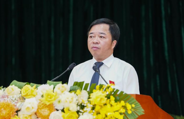 Đồng chí Bùi Văn Lương, Phó Bí thư Tỉnh ủy, Chủ tịch HĐND tỉnh, phát biểu khai mạc Kỳ họp.