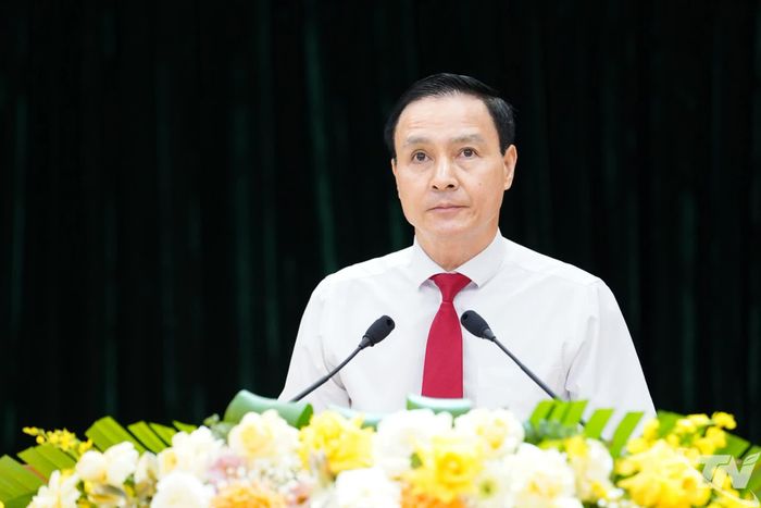 Đồng chí Vũ Duy Hoàng, Ủy viên Ban Thường vụ Tỉnh ủy, Phó Chủ tịch Thường trực Ủy ban MTTQ tỉnh, trình bày Thông báo hoạt động của Mặt trận Tổ quốc Việt Nam tỉnh Thái Nguyên tham gia xây dựng chính quyền 6 tháng đầu năm 2026.
