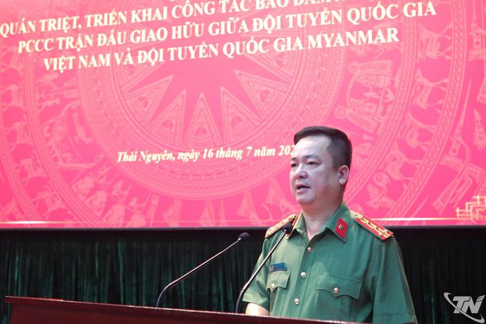 Đại tá Thăng Quang Huy, Phó Giám đốc Công an tỉnh, quán triệt các nội dung tại Hội nghị.