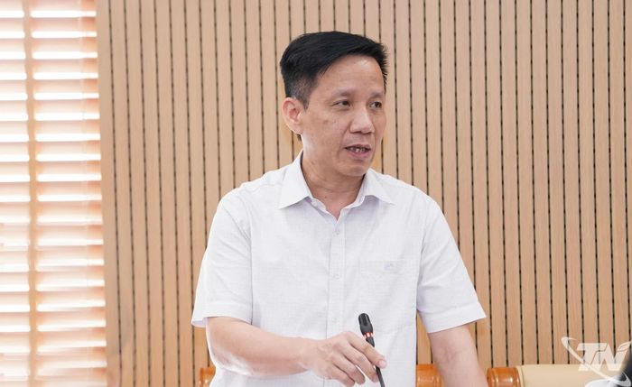 Lãnh đạo Sở Nông nghiệp và Môi trường phát biểu tại phiên thảo luận Tổ 5,6,7.