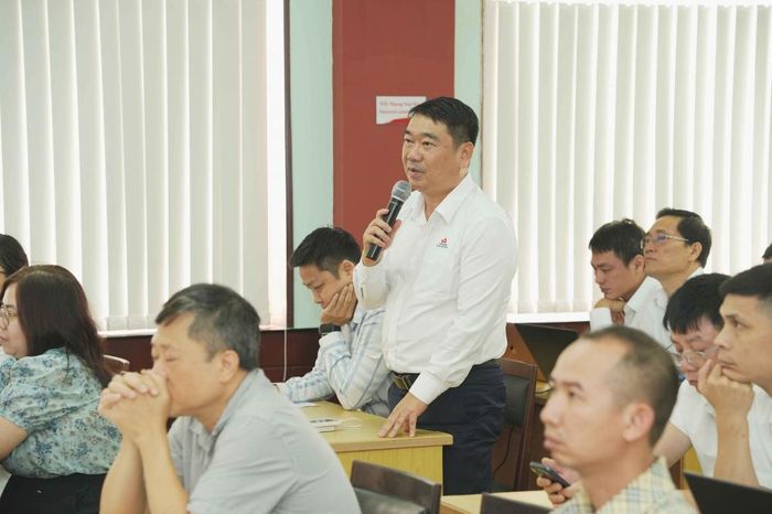Ông Lê Việt - Tổng giám đốc Công ty TNHH MTV Thép Miền Nam - VNSTEEL chia sẻ kinh nghiệm tại Hội nghị