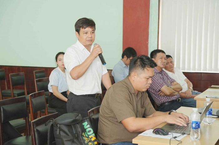 Ông Nguyễn Hữu Khánh - Phó Tổng giám đốc Công ty Cổ phần Thép Nhà Bè - VNSTEEL chia sẻ kinh nghiệm tại hội nghị.
