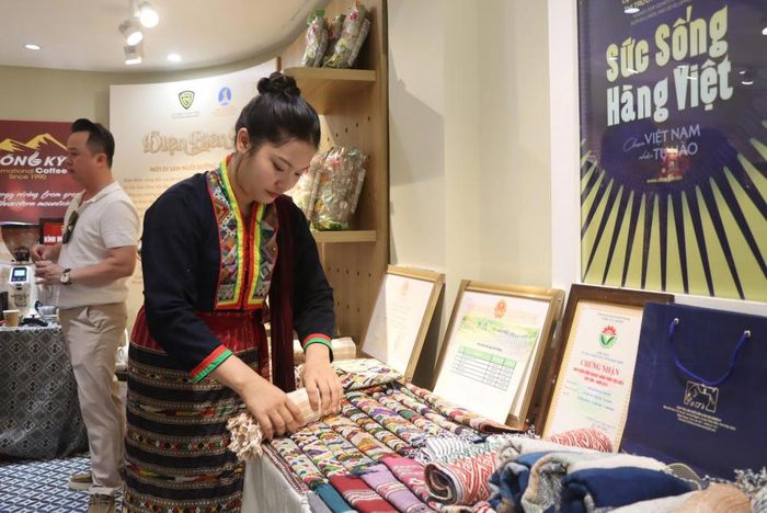 Sảnn phẩm dệt thổ cẩm