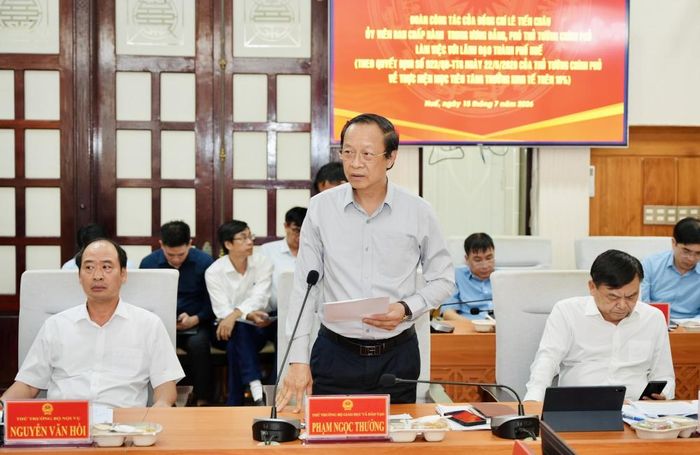Đại diện lãnh đạo các Bộ, ngành trung ương phát biểu tại buổi làm việc - Ảnh: hue.gov.vn