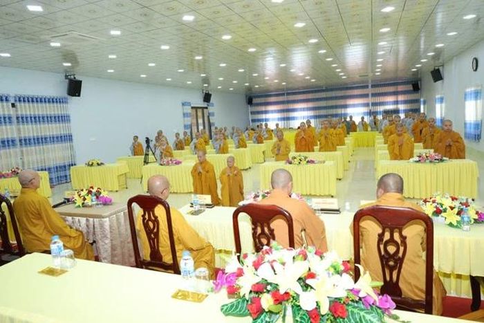 Đại diện Tăng Ni tại buổi thăm