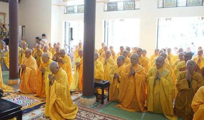 Môn đồ pháp quyến thành kính tưởng niệm bậc Ân sư