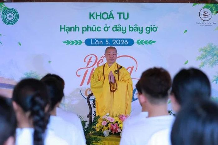 Thượng tọa Thích Thiện Thuận chia sẻ thời pháp thoại đầu tiên
