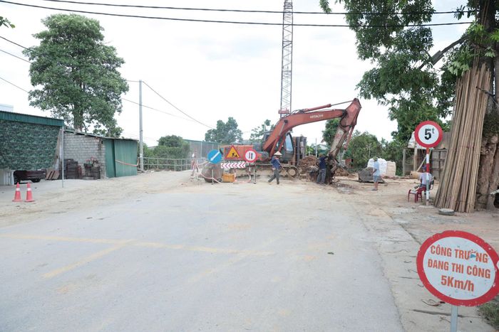 Các công trình chủ yếu là cầu, cống và các tuyến kè ven sông.