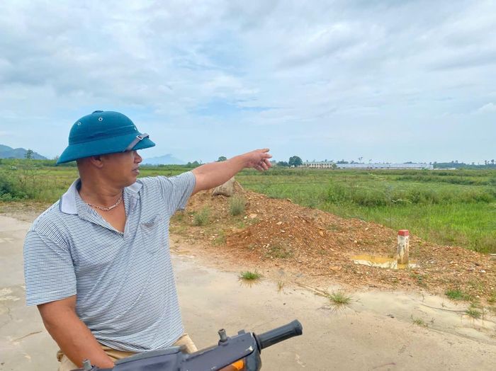Sau khi được cấp ủy, chính quyền thông báo, tuyên truyền, gia đình anh Trần Trọng Thiệu (xóm Thanh Khê, xã Hoa Quân) đã trả lại 3ha đất trang trại thuê để làm đường.