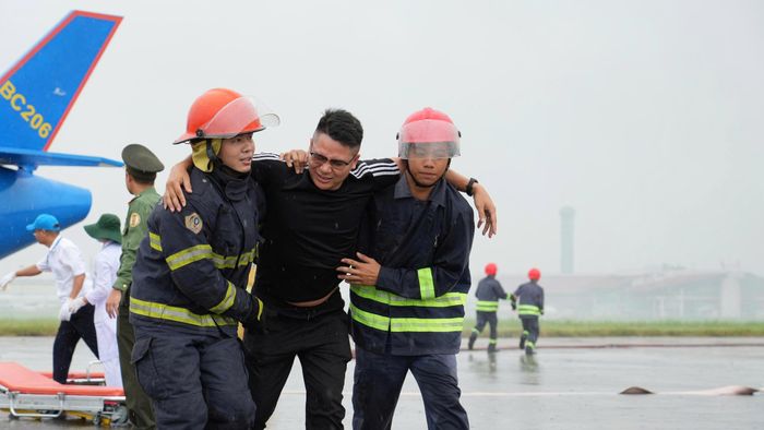 Sau khi công tác cứu nạn, cứu hộ kết thúc, phương án di dời tàu bay mất khả năng di chuyển được triển khai theo quy trình 9 bước chặt chẽ, thể hiện sự phối hợp nhịp nhàng và chuyên nghiệp của các lực lượng tham gia.