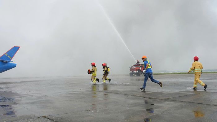 Sự cố tàu bay tuy rất hiếm xảy ra, nhưng nếu phát sinh có thể gây hậu quả đặc biệt nghiêm trọng về con người, tài sản và hoạt động khai thác. Vì vậy, việc chủ động phòng ngừa, thường xuyên luyện tập và duy trì trạng thái sẵn sàng ứng phó với các tình huống khẩn nguy luôn là nhiệm vụ trọng tâm của Cảng HKQT Nội Bài.