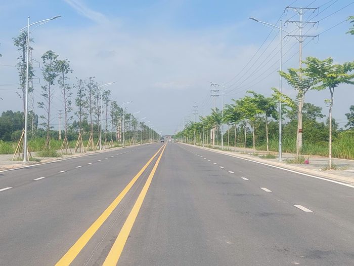 Dự án đường nối từ đường Hùng Vương qua đường Nguyễn Tất Thành, đường Phù Đổng đến đường Âu Cơ đang được Ban Quản lý dự án khu vực Phú Thọ tập trung đẩy nhanh tiến độ thi công và giải ngân vốn, phấn đấu hoàn thành trước 31/12/2026.