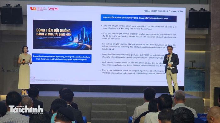 Chuyên gia chia sẻ tại hội thảo. Ảnh: Việt Dũng.