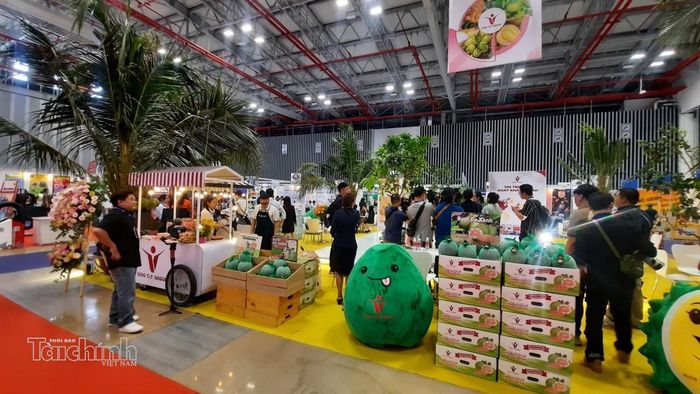 Doanh nghiệp nông sản giới thiệu sản phẩm tại một chương trình xúc tiến thương mại ở TP. Hồ Chí Minh. Ảnh: Lạc Nguyên