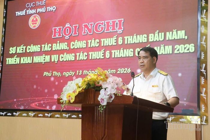 Ông Nguyễn Huy Hồng - Trưởng Thuế tỉnh Phú Thọ phân công nhiệm vụ cụ thể cho các đơn vị để phấn đấu hoàn thành vượt mức dự toán thu ngân sách nhà nước năm 2026. Ảnh: Văn Học