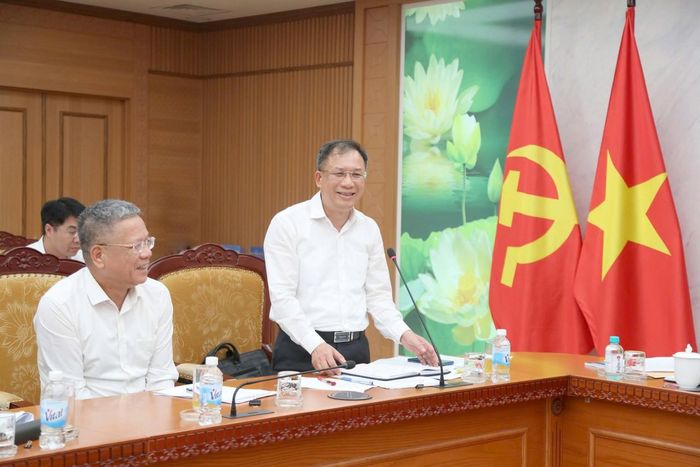 Giám đốc BHXH Việt Nam Lê Hùng Sơn báo cáo tại cuộc họp. Ảnh: Đức Minh