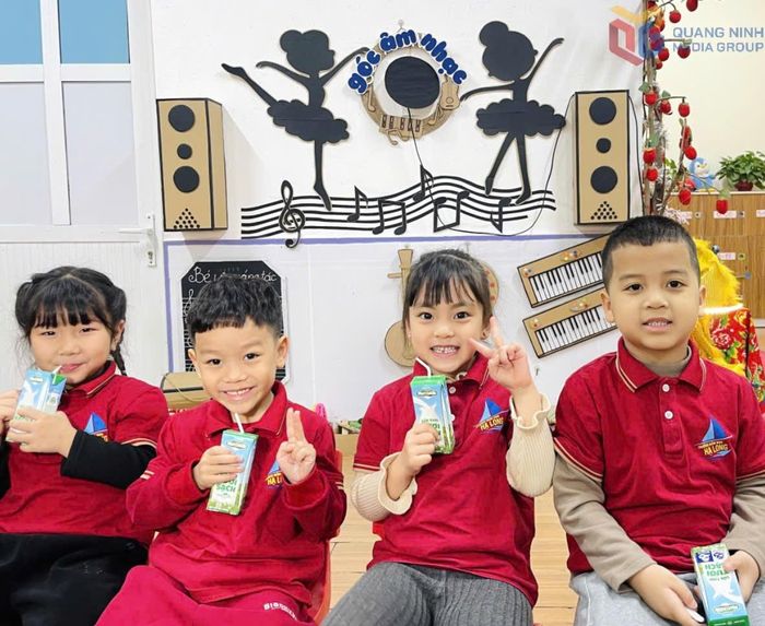 Đầu tư cho giáo dục mũi nhọn và bồi dưỡng nhân tài là một trong những định hướng chiến lược nhằm xây dựng nguồn nhân lực chất lượng cao cho Quảng Ninh.
