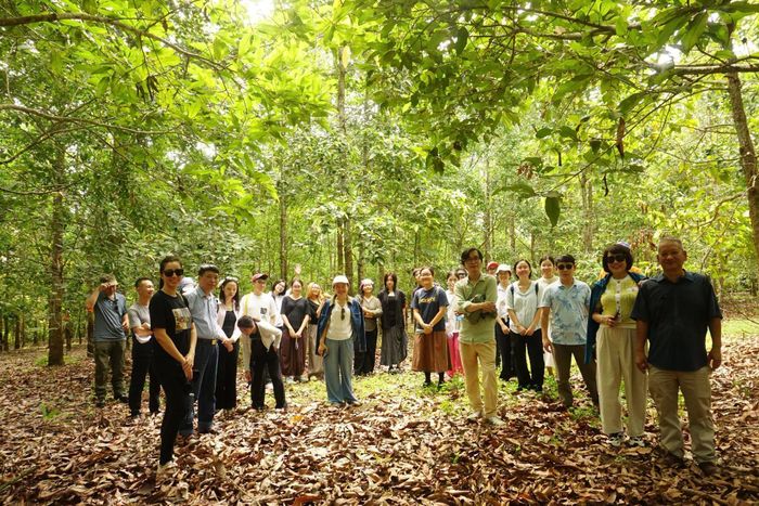 Kỷ niệm tại tại dấu tích Trại biệt kích Tống Lê Chân trong chiến tranh
